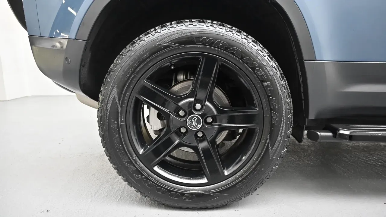 Land Rover Defender (L663) 110 D250 SE