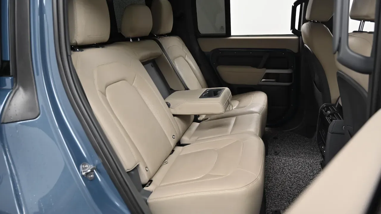 Land Rover Defender (L663) 110 D250 SE
