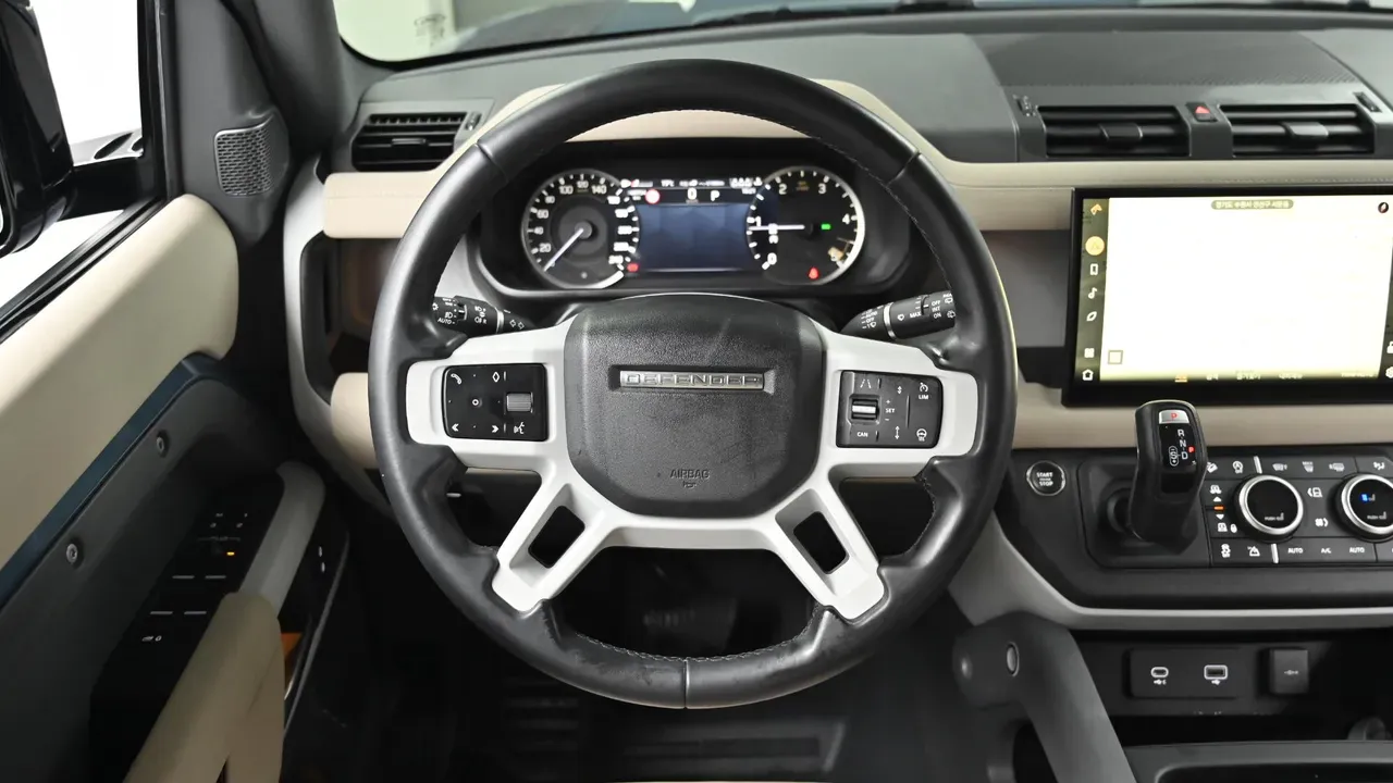 Land Rover Defender (L663) 110 D250 SE