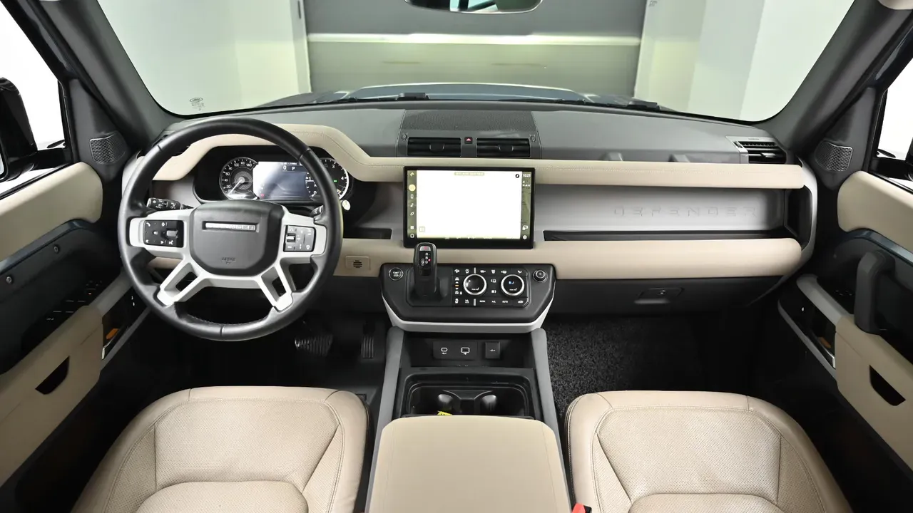 Land Rover Defender (L663) 110 D250 SE