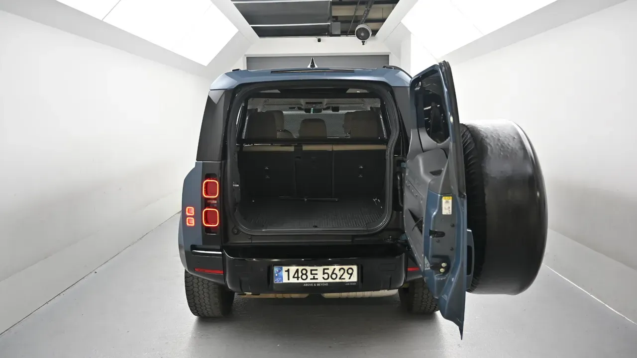 Land Rover Defender (L663) 110 D250 SE